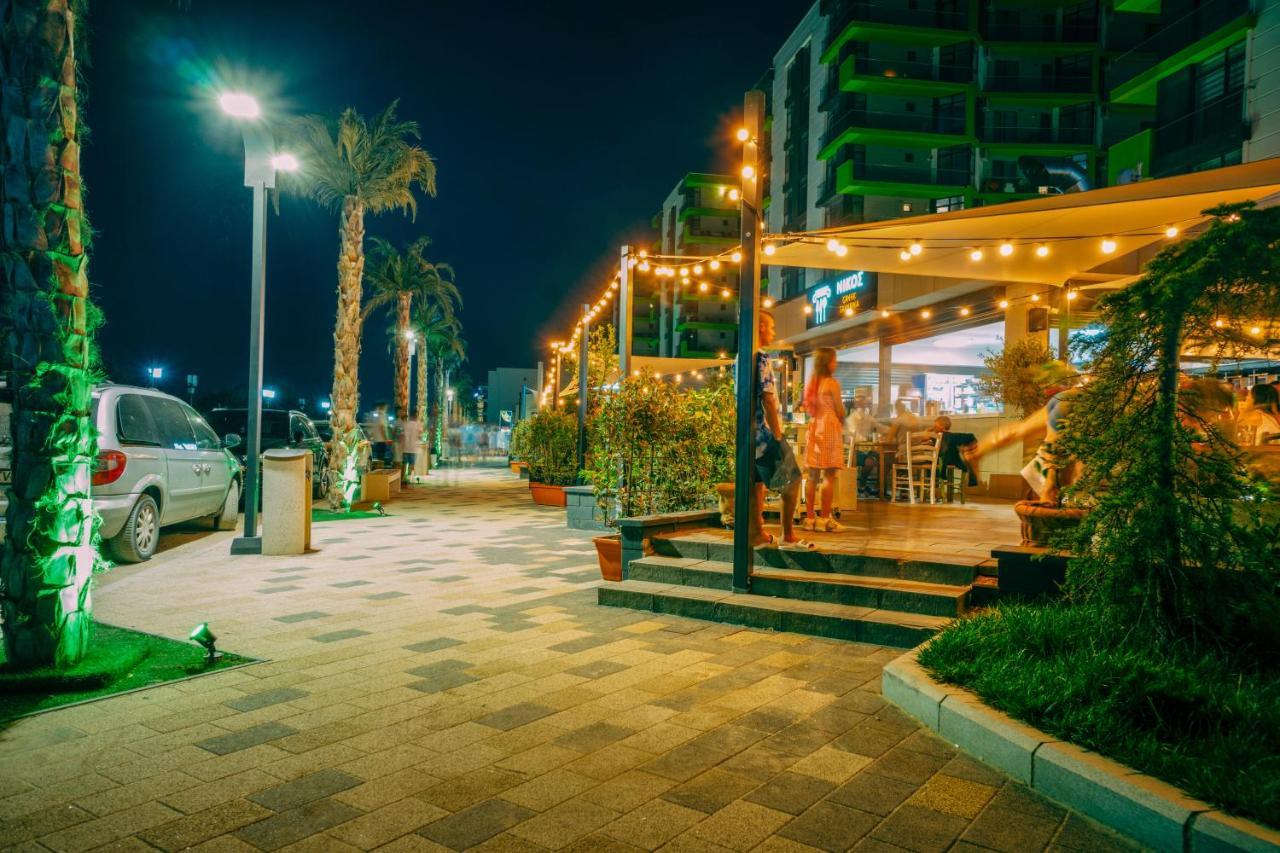 Sunfest Aparthotel Pool & Spa Mamaia Nord Navodari Bagian luar foto