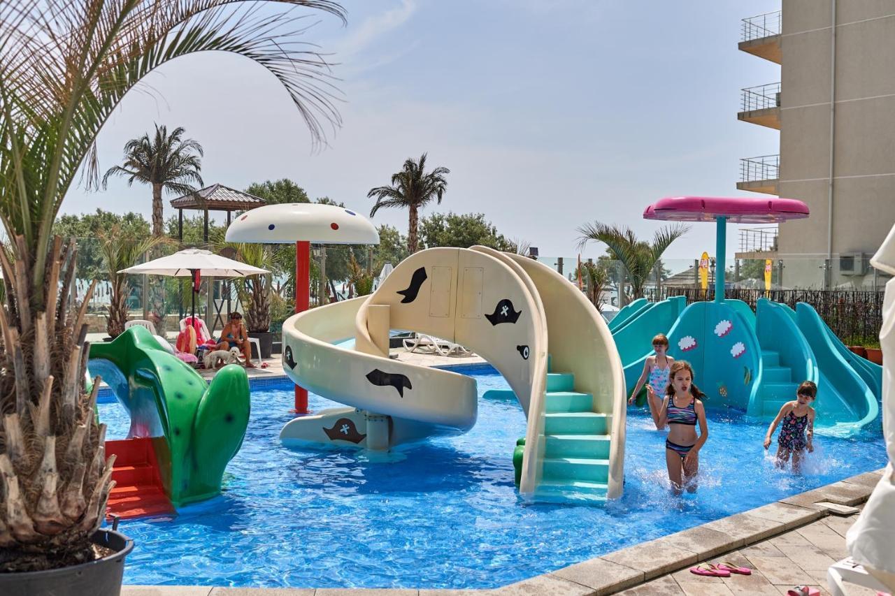 Sunfest Aparthotel Pool & Spa Mamaia Nord Navodari Bagian luar foto
